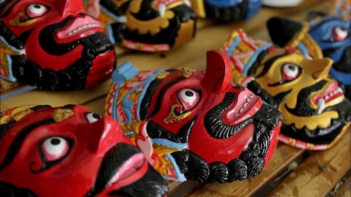 Bisa Jadi Hobi atau Ide Bisnis, Kenali Yuk Kerajinan Topeng dan Proses Pembuatannya