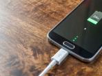 7 Cara Mengisi Baterai Ponsel agar Cepat Penuh, Jangan Pakai Charger Nirkabel