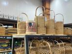Simak Cara Mudah Membersihkan Keranjang Anyaman