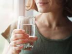 Tak Harus Minum 8 Gelas Air Putih Tiap Hari, Begini Cara Tepat Mencukupi Cairan Tubuh