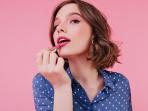 5 Cara Memakai Lipstik yang Tepat, Lebih Tahan Lama meski Cuaca Panas