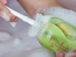 Simak Cara Mencuci Botol dan Peralatan Bayi yang Tepat
