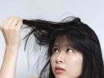 Makin Percaya Diri, Simak Cara Mengatasi Rambut Lepek Tanpa Keramas