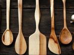 Wajib Tahu, Begini Cara Membersihkan Sendok Bebahan Kayu 