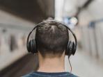 Wajib Tahu, Ini 3 Tips Aman Mendengarkan Musik Pakai Headset