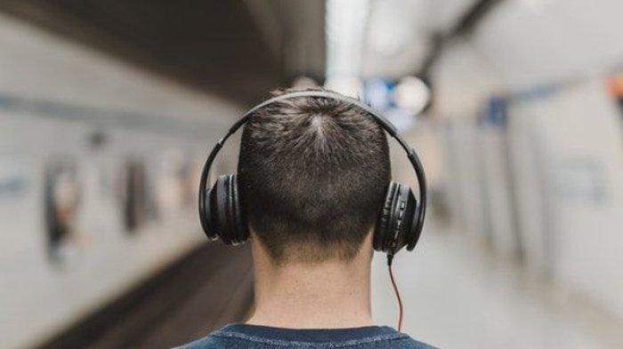 Wajib Tahu, Ini 3 Tips Aman Mendengarkan Musik Pakai Headset