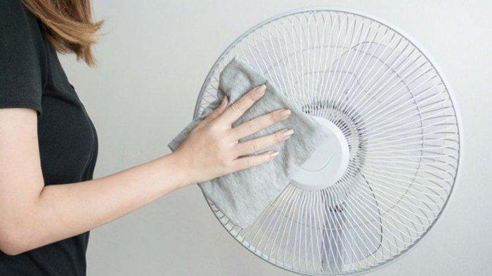 4 Cara Praktis Menghilangkan Debu Kipas Angin Tanpa Perlu Dibongkar