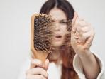 5 Langkah Mudah Membersihkan Sisir Rambut, Jangan Asal Dicuci Girls!