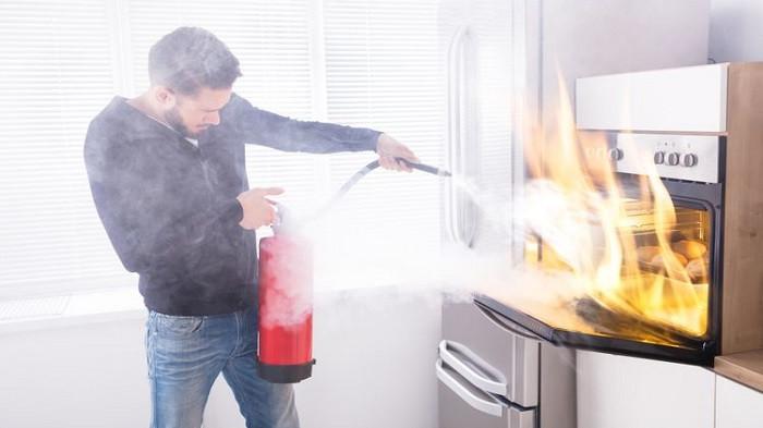 7 Cara Menghindari Risiko Kebakaran dari Dapur, Salah Satunya Jangan Asal Tinggalkan Kompor