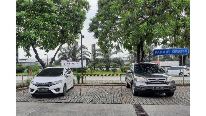 Ilustrasi Cari Tempat Parkir yang Aman/ Langkah Parkir Mobil yang Aman dan Benar untuk Pemula. (Kompas.com)