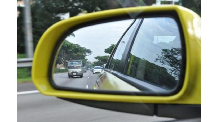 Ilustrasi Kaca Spion Mobil/ Langkah Parkir Mobil yang Aman dan Benar untuk Pemula. (Kompas.com)