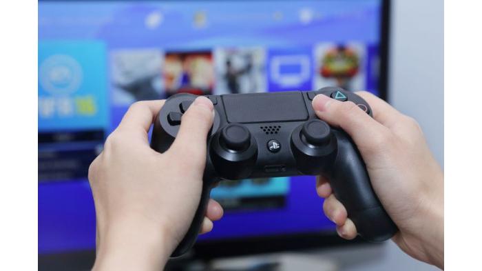 Ilustrasi Televisi dan Konsol Games/ Salah Satu Alat Elektronik yang Bisa Bikin Boros Listrik dan Tagihan Membengkak. (Shutterstock)