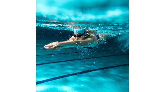 Ilustrasi berenang yang membuat nail art cepat rusak | Runner's World