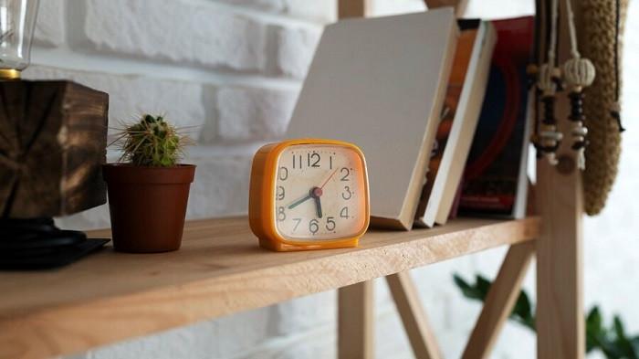 Ilustrasi jam mati yang harus dibuang untuk usir nasib buruk di dalam rumah | foto freepik