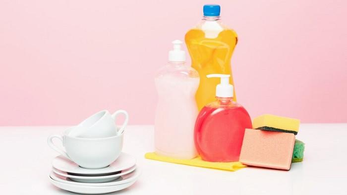 Ilustrasi sabun cuci piring untuk menghilangkan noda minyak dari dinding | foto master1305/freepik