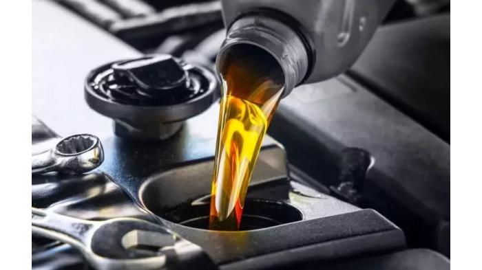 Ilutrasi Memperhatikan tingkat kekentalan Oli agar lebih awet penggunaanya. (doktermobil)