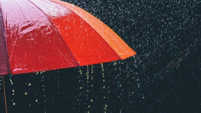 Sedia payung sebelum hujan, bawalah selalu payung di dalam mobil kamu. (Nakita.grid.id)