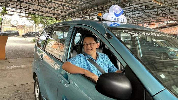 Sopir taksi blue bird. (Kompas.com)