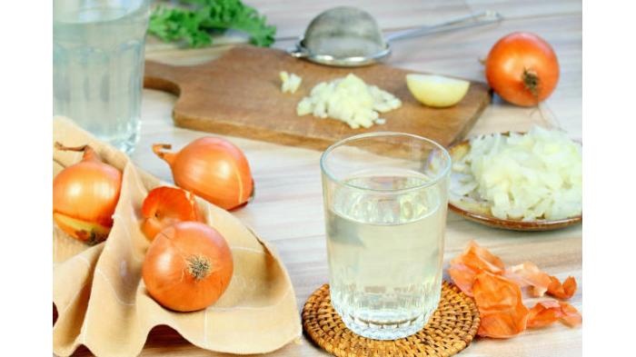 Ulustrasi kupas dan potong bawang yang dekat dengan air panas di sebelahnya | Yahoo News