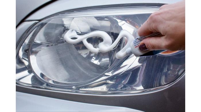 Amplas menggunakan amplas tipis. 