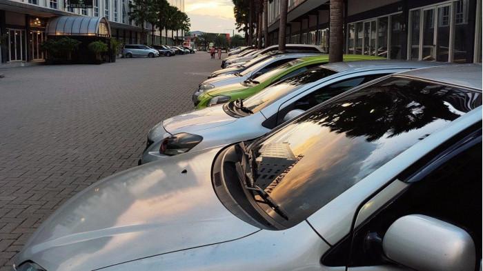 Parkir mobil di tempat aman | Tribunnews.com