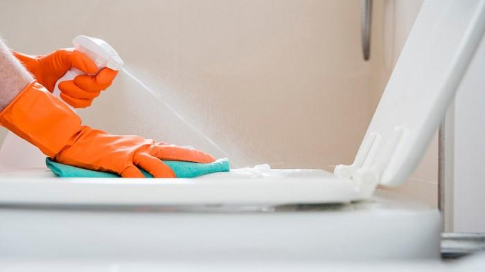 4 Bahan Alami yang Ampuh untuk Hilangkan Bau Pesing Kamar Mandi