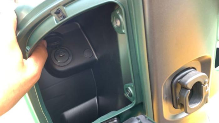 Charger Handphone New Honda Scoopy. (Kompas.com)