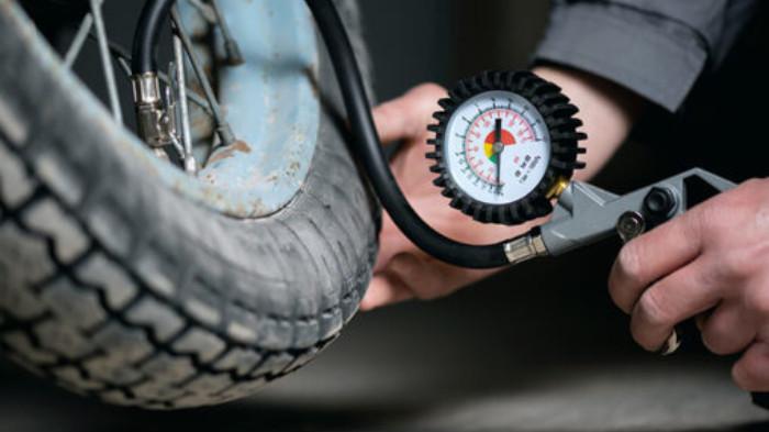 Dengan mengisi angin nitrogen membuat ban motor awet dan terhindar dari pecah-pecah serta robek.