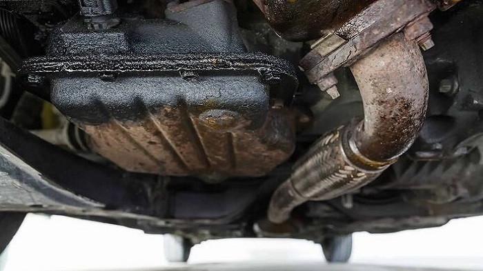 3 Cara Mengatasi Oli yang Rembes Tanpa Harus Bongkar Mesin Mobil