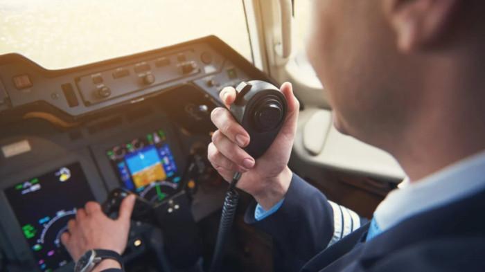 Kode rahasia pilot saat pesawat dalam keadaan darurat. (bbc.com)