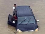 5 Cara Mencegah Mobil Rusak Total Akibat Terendam Banjir