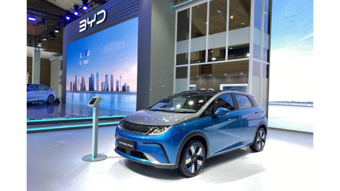 BYD Dolphin yang baru meluncur di pameran IIMS 2024. (Kompas.com)