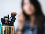 Cuci Kuas Makeup dengan Benar Jika Tak Ingin Jerawatan, Begini Caranya