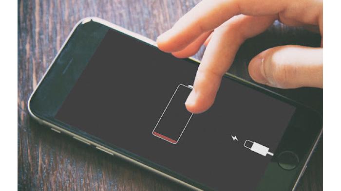 Ilustrasi HP iPhone kehabisan baterai | speakingbattery.com