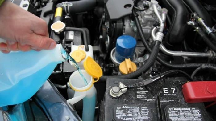 Ilustrasi cairan wiper (Tribunjualbeli.com) 