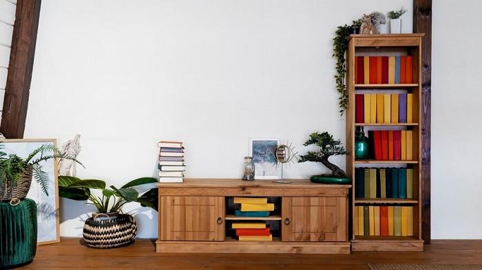 Ilustrasi dekorasi ruangan dengan hardcover buku dalam rak | foto freepik