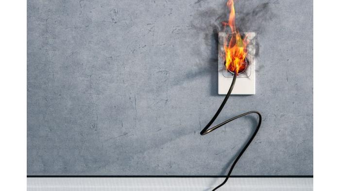 Ilustrasi listrik di rumah terbakar. (shutterstock)