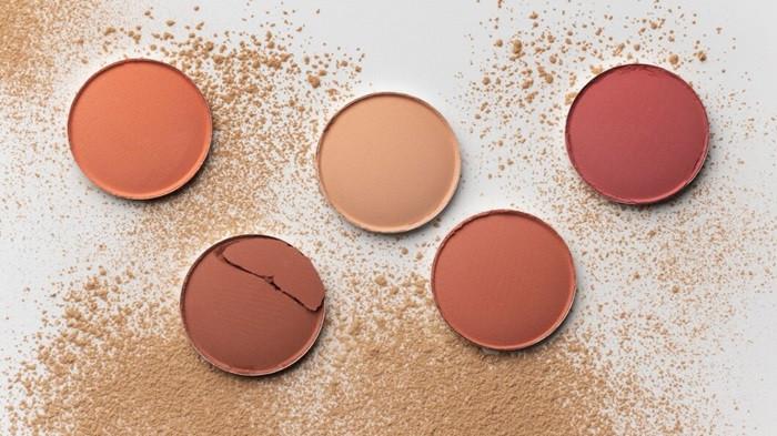 Ilustrasi makeup powder eyeshadow | foro freepik