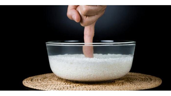 Ilustrasi memasak dengan air yang cukup.. (Shutterstock)