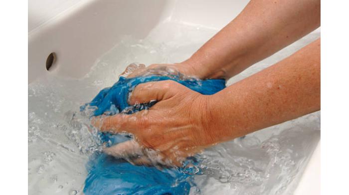 Ilustrasi mencuci dan merawat pakaian. (istock)