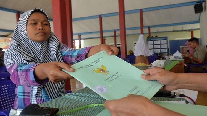 Ilustrasi mengubah Akta Jual Beli (AJB) menjadi Sertifikat Hak Milik (SHM). (MI)