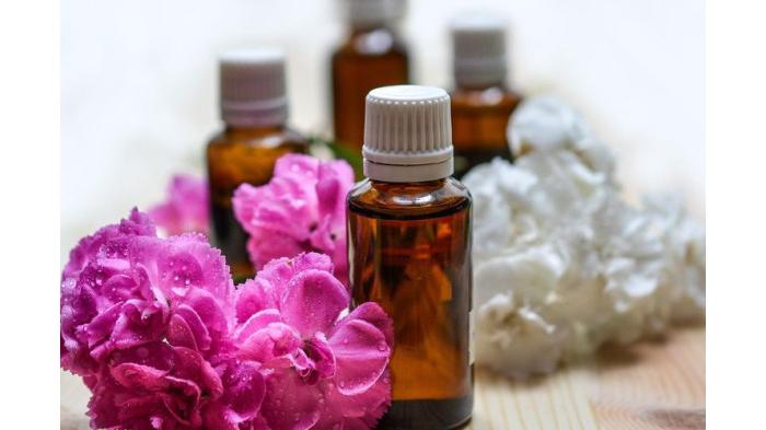 Ilustrasi minyak atsiri yang berfungsi untuk membasmi rayap di rumah. (Pixabay)