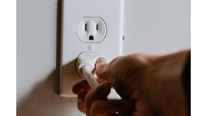 Ilustrasi stop kontak di rumah waktunya ganti. (Shutterstock)