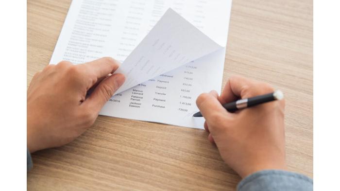 Ilustrasi surat daftar pelunasan hutang | foto katemangostar/freepik