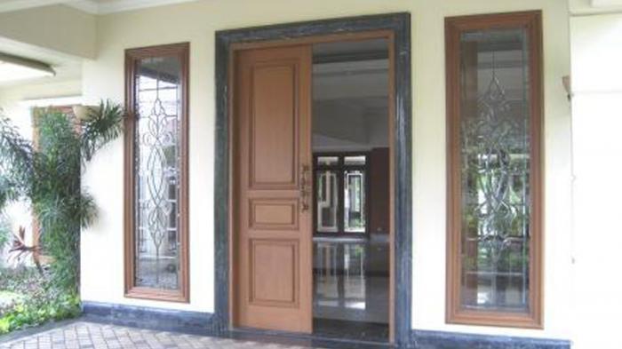 Kusen pintu rumah | Tribunnews.com