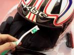 5 Langkah Praktis Mencuci Helm di Rumah, Cocok Diterapkan Saat Musim Hujan