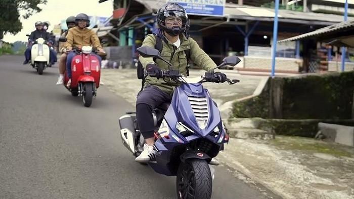 Ariel Noah Motoran Keliling Bandung dengan Helm Nolan Terbaru, Cek Harga dan Cara Membedakan Asli atau Palsu