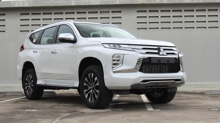 Duel Sang Raja: Perbandingan Harga dan Spesifikasi Mitsubishi Pajero Sport vs Toyota Fortuner