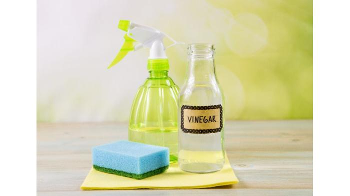 Ilustrasi Cuka Putih untuk Mencuci Mukena yang Menguning dan Berjamur. (Helin Lolk)