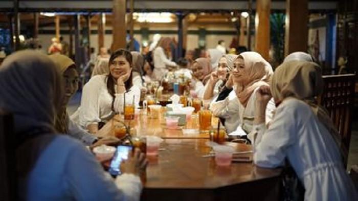 Ilustrasi berbuka puasa bersama (kompas.com)